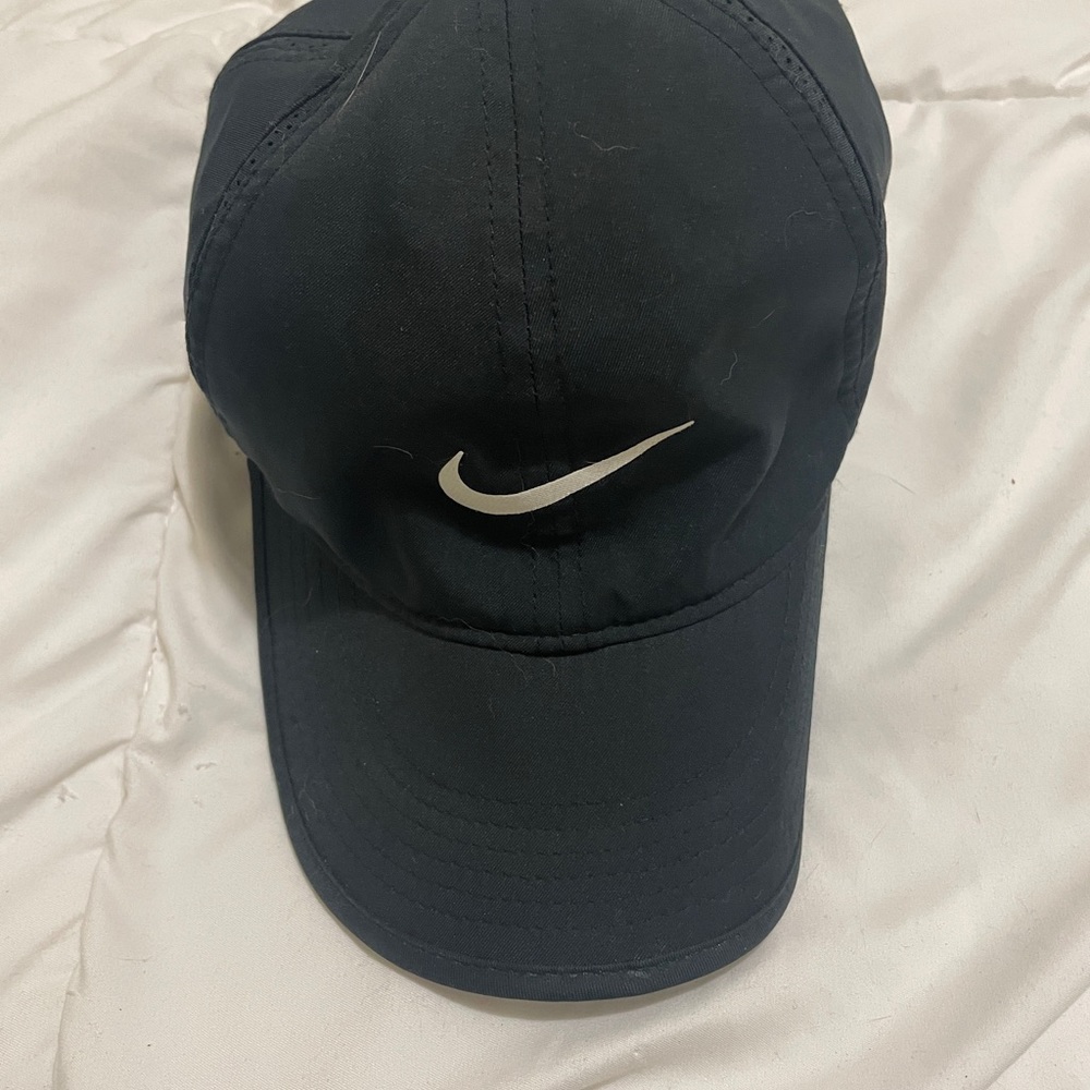 Black Nike dri fit women’s cap